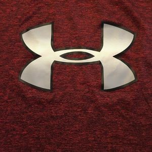Under Armour boys heat gear size large in maroon